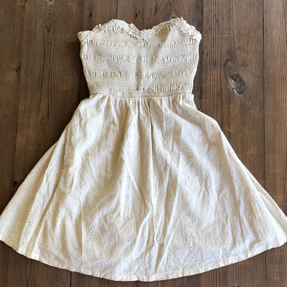 Cute mini dress, ruffle detailing - Picture 1 of 5